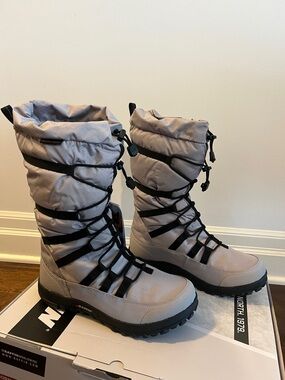 Baffin Women's Tall Winter Boots in Light Gray with Black Accents